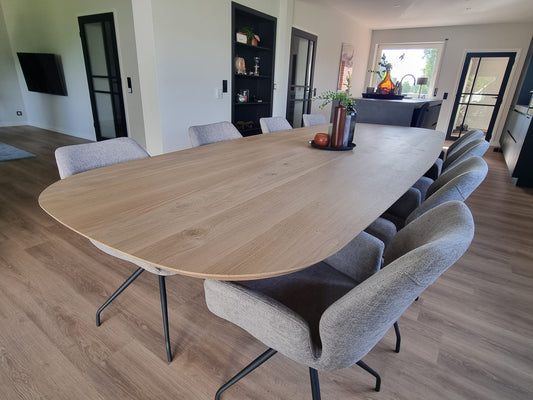 Deens ovale eiken eettafels met smalle spinpoot