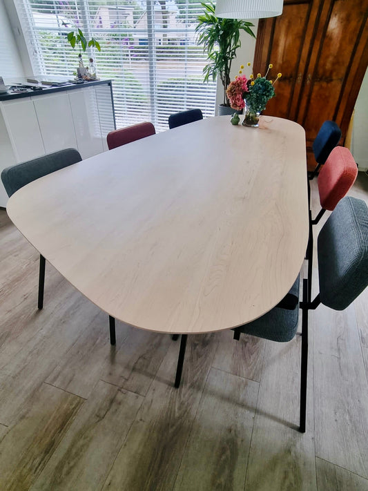 Organische eiken eettafels met kolompoot