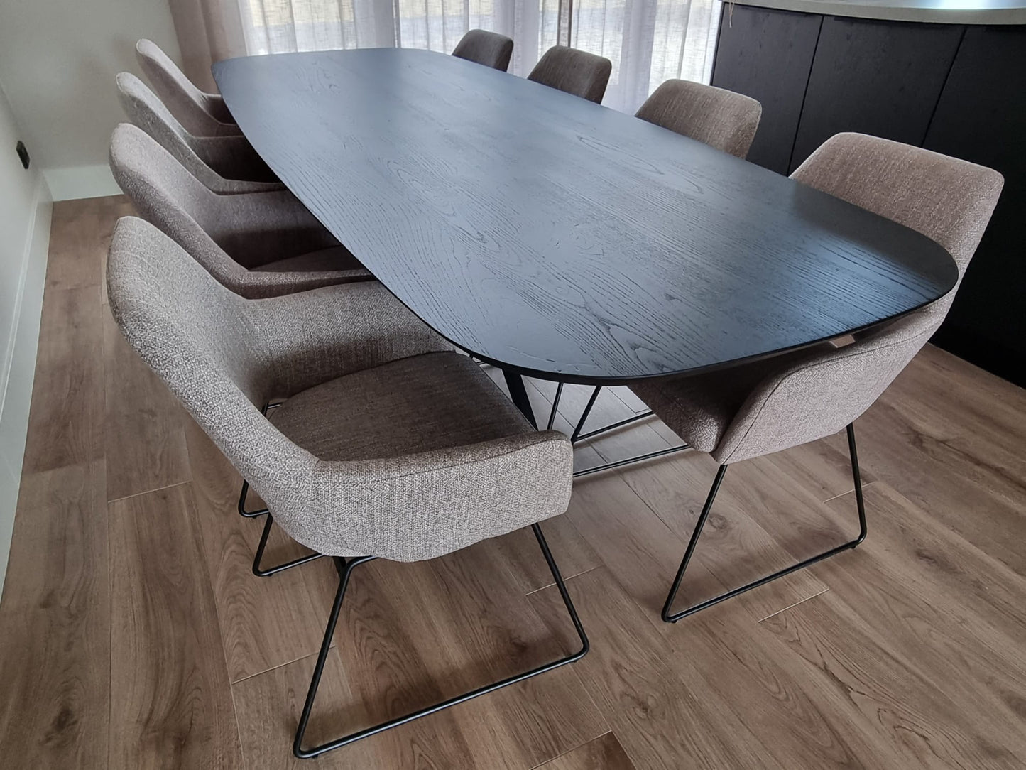 Deens ovale eiken eettafels met tapse spinpoot
