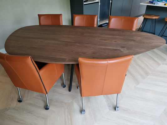 Kiezelvormige tafel