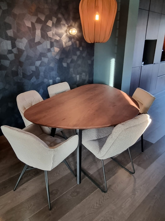 Kiezelvormige tafel