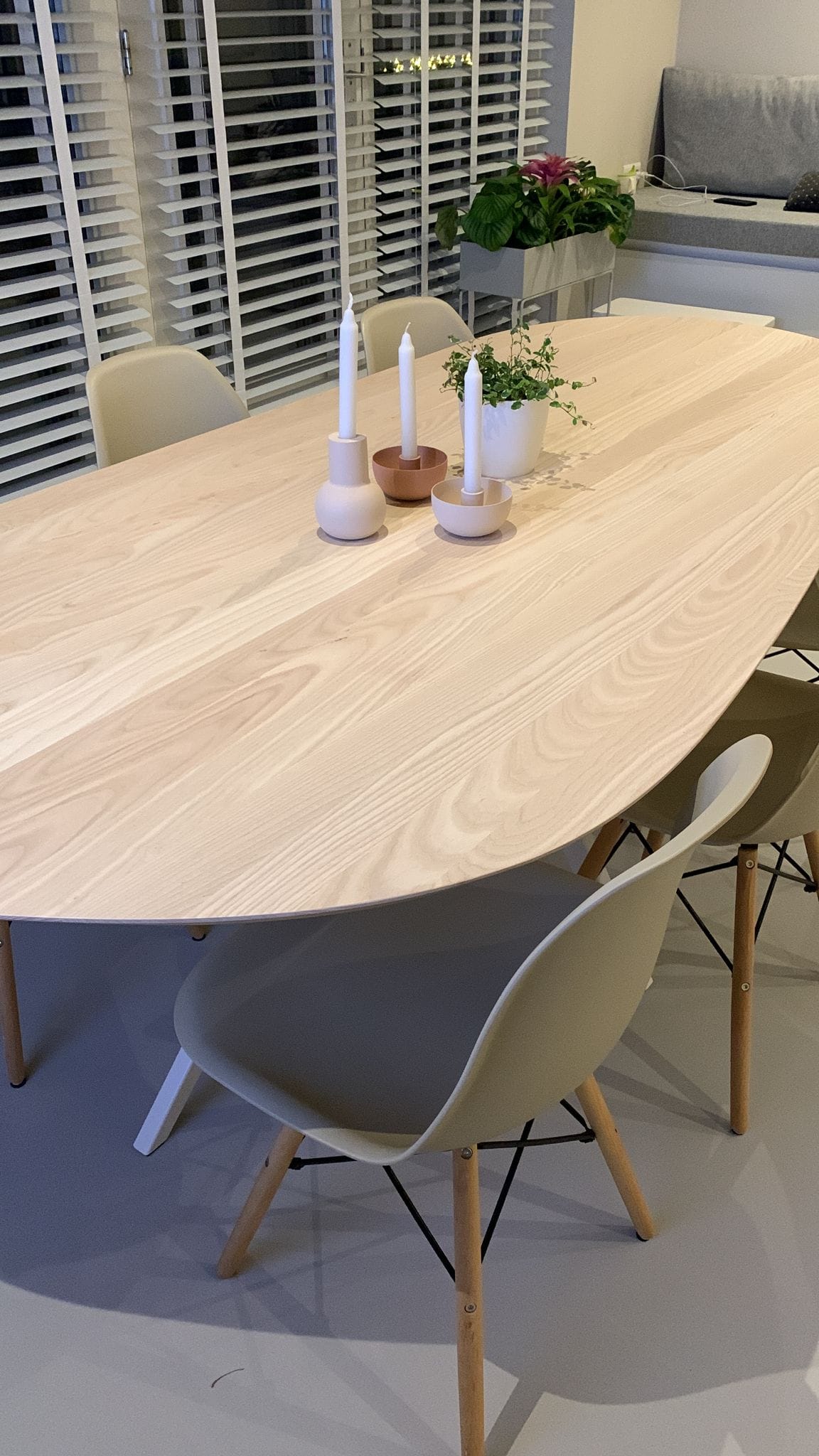 Bio-Tisch – Konisches Spinnenbein
